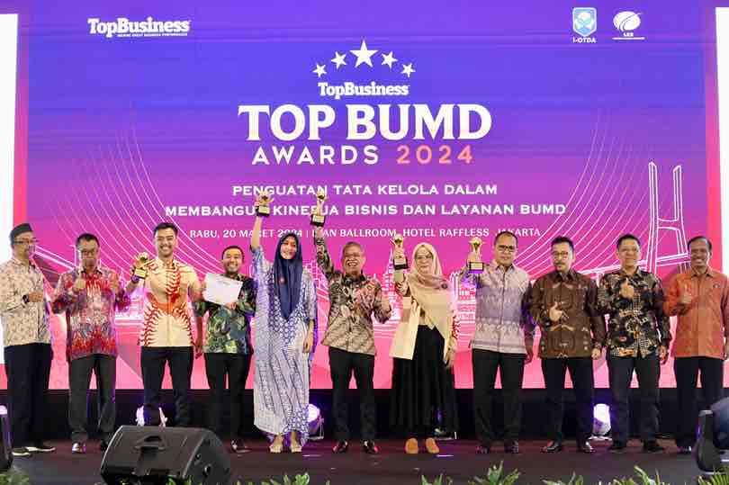 Top Bumd Award Wali Kota Makassar Kembali Raih Penghargaan Top