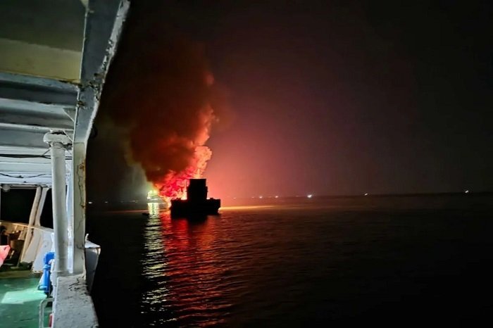 km-legenda-nusantara-99-terbakar-di-perairan-bombana-basarnas-evakuasi